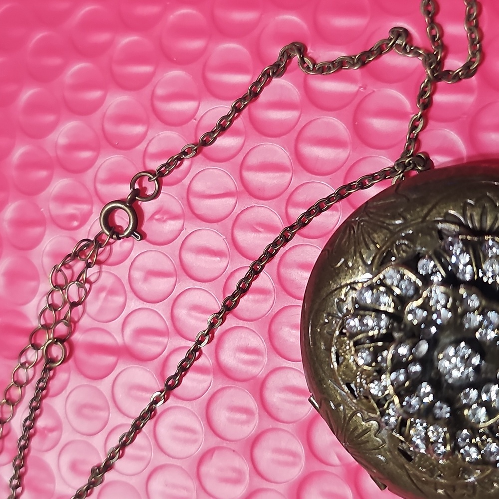 Unique Locket With Necklace with Rhinestone Flower - Picture 6 of 7
